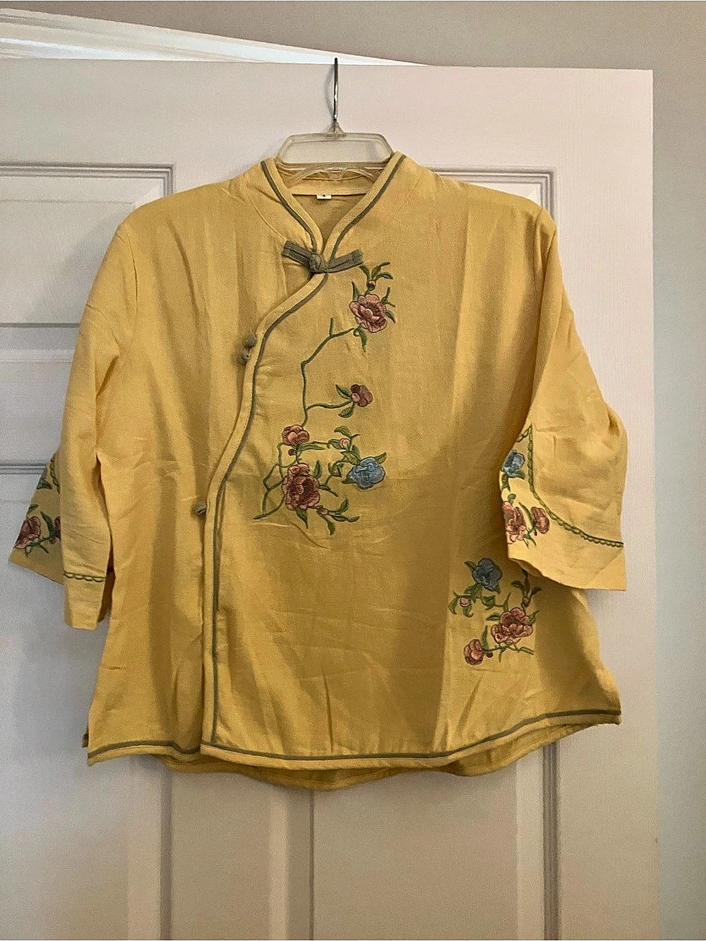 Women's Floral Embroidered Kurta in Yellow
